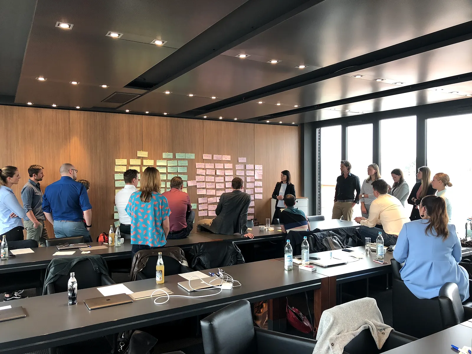 Konzeptkarten aus einem strukturierten Workshop für Ladeinfrastruktur